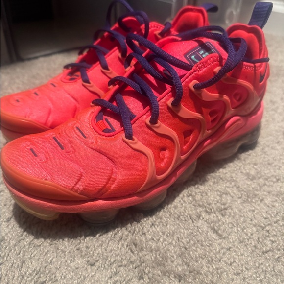 nike vapor max cherry